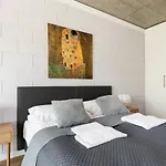River Side Nr 1m7 דירה *