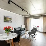 River Side Nr 1m7 דירה